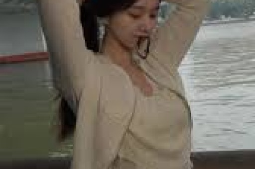 娱乐博主“吃瓜少女张小寒”账号遭封禁或因爆料赵丽颖恋情？